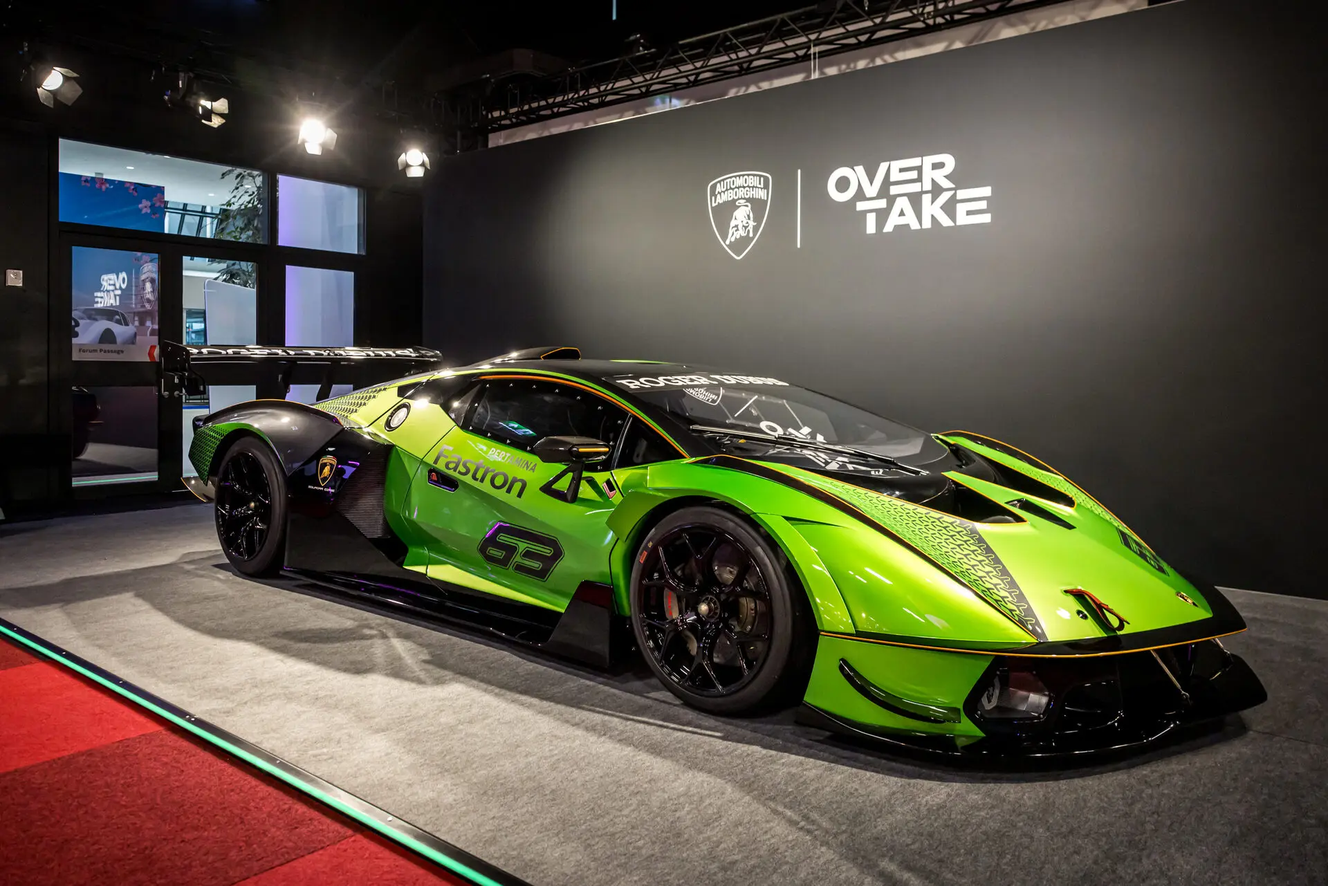 Lamborghini Essenza SCV12 on the Overtake stand